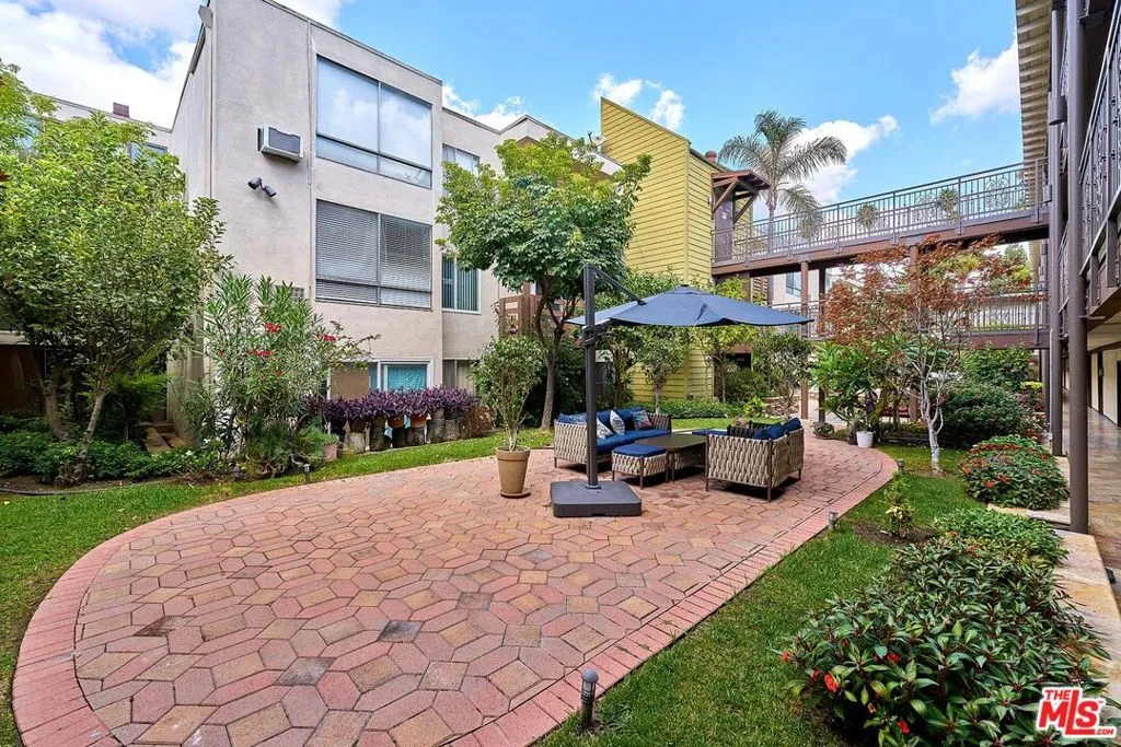 525 S Ardmore Avenue 160, Los Angeles, California 90020 home-pic-12